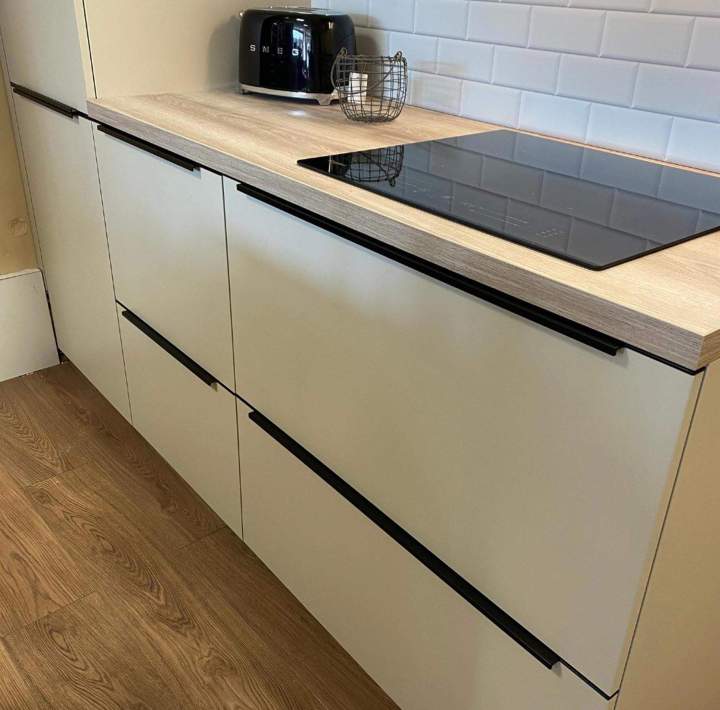 Mobilier professionnel Comines